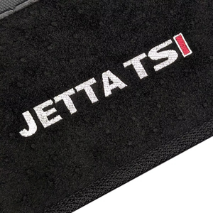 TAPETE CARPETE JETTA TSI 2011 A 2018 PRETO BORDADO - Exclusive