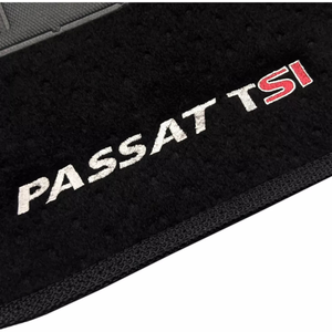 TAPETE CARPETE PASSAT TSI 2005 A 2010 PRETO BORDADO - Exclusive